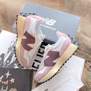 New Balance 327 Sneakers